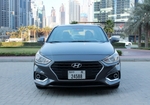 Dunkelgrau Hyundai Akzent 2020